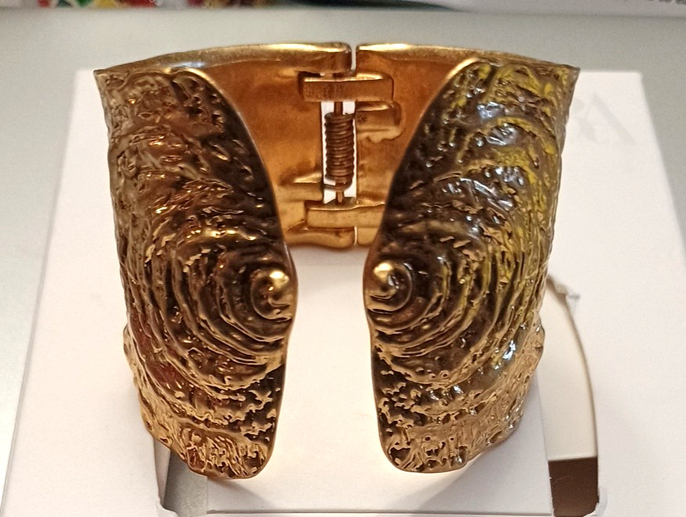 Zara 3D Grooved Shell Chunky 2.25" Gold Cuff Bracelet Beach Resort Ocean New